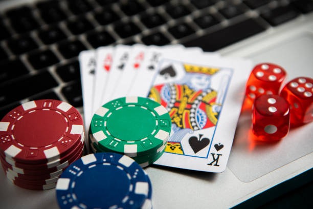 Boss177 live dealer settling bets after round outcome